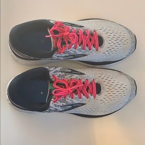 brooks running shoes